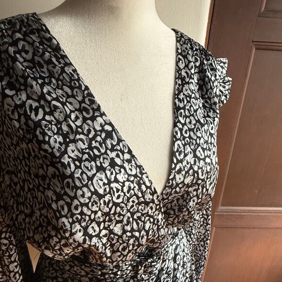 L'ACADEMIE Black and White  Joyce Leopard Satin Tulip Hem Faux Wrap Dress Small - Picture 3 of 10